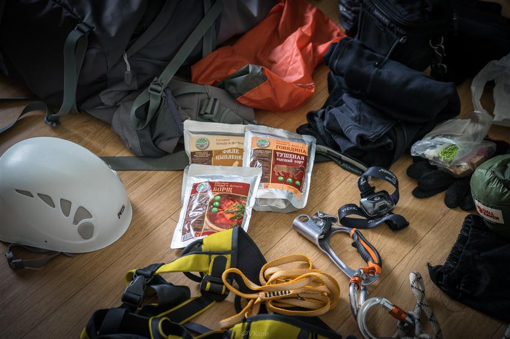 снаряжение для похода треккинг самые необходимые важные нужные вещи список одежда обувь аптечка питание документы еда горы лес восхождение пвд 